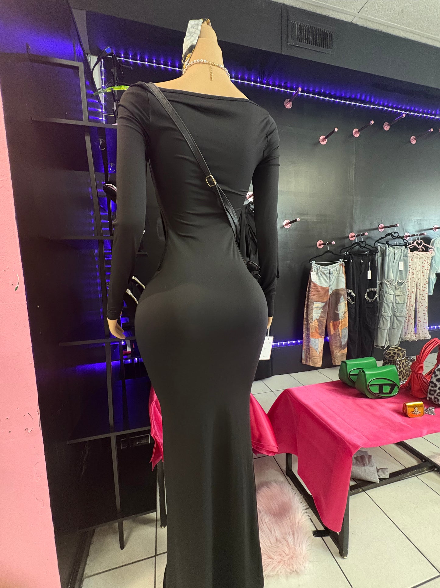 MIDNIGHT AFFAIR MAXI DRESS